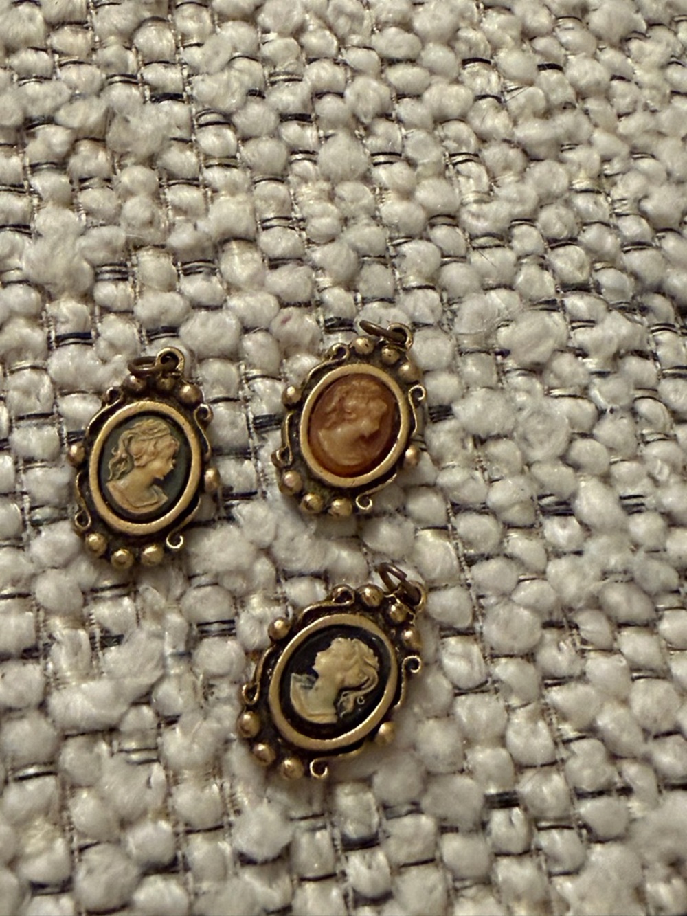 Vintage Cameo Pendant Lot of 3 Gold Tone Victorian Style Portrait Charms jewelry - Picture 4 of 7